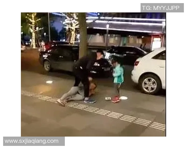 足球明星因不当行为遭重罚115万元引发广泛关注和讨论