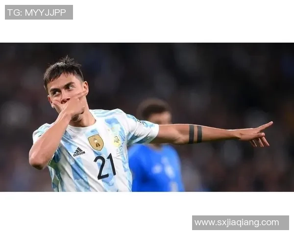 足球明星出场时的独特站姿解析与背后故事揭秘 足球明星出场时的独特站姿解析与背后故事揭秘